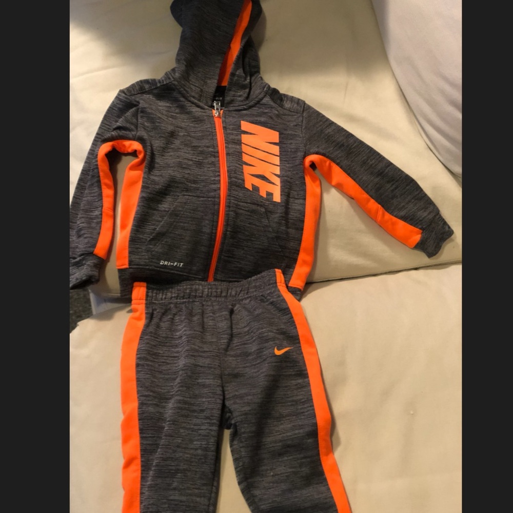 Nike baby outfit! Never worn!